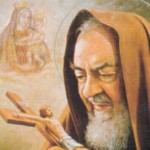 Padre-Pio-ante-la-cruz-ft-img